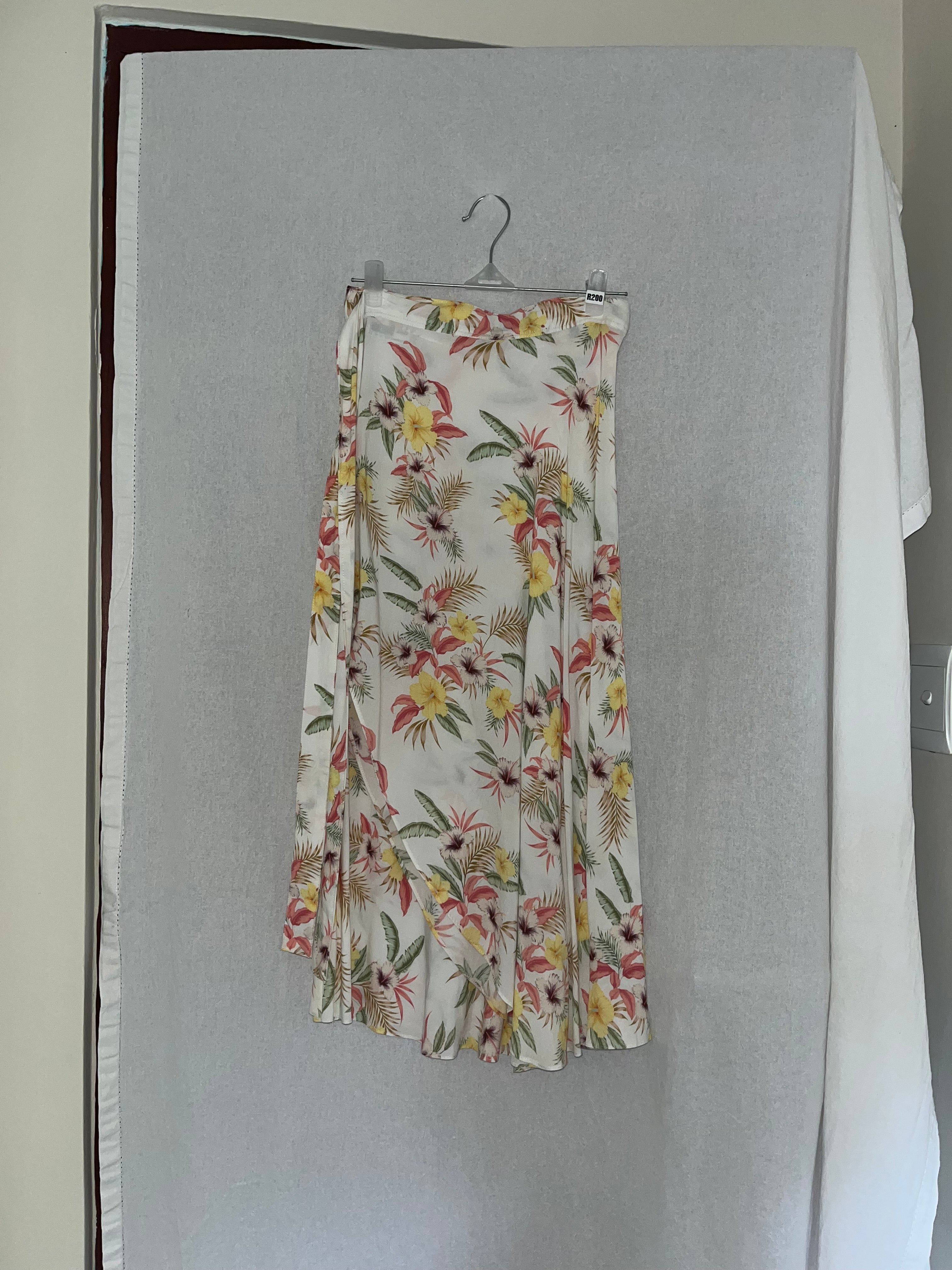 White Tropical Print