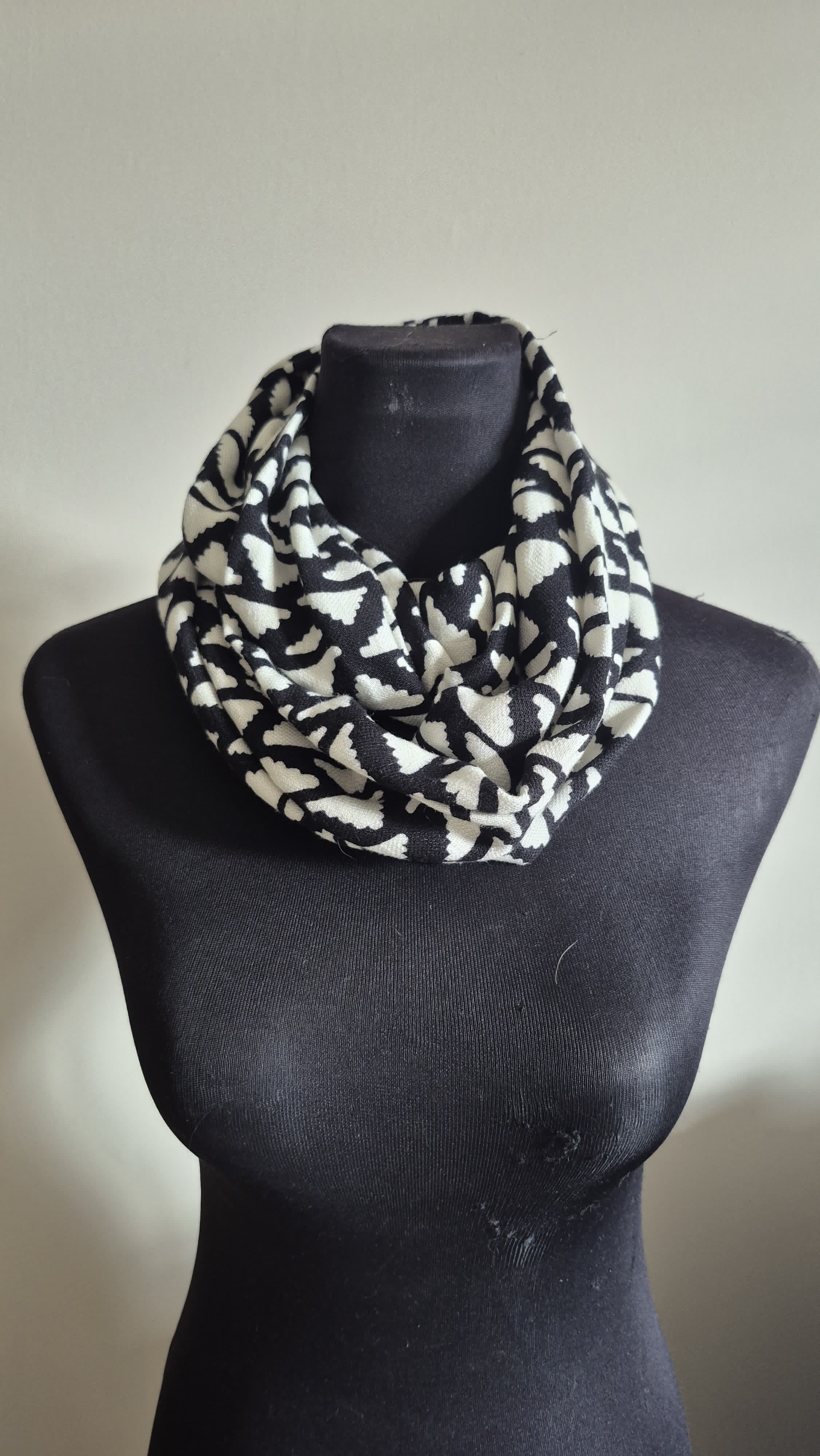 Black & White Geometric Snood
