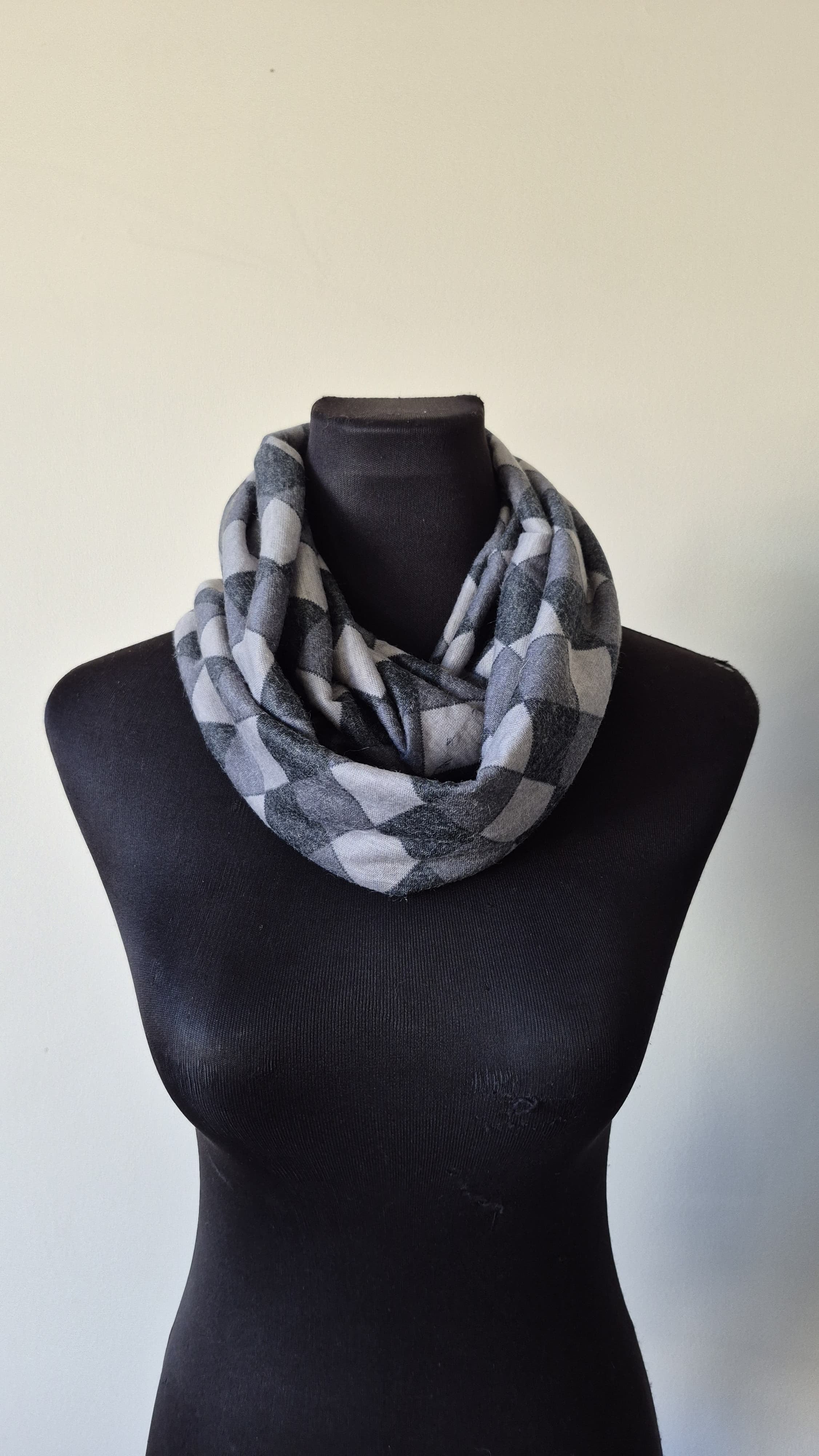 Grey Checkered Snood