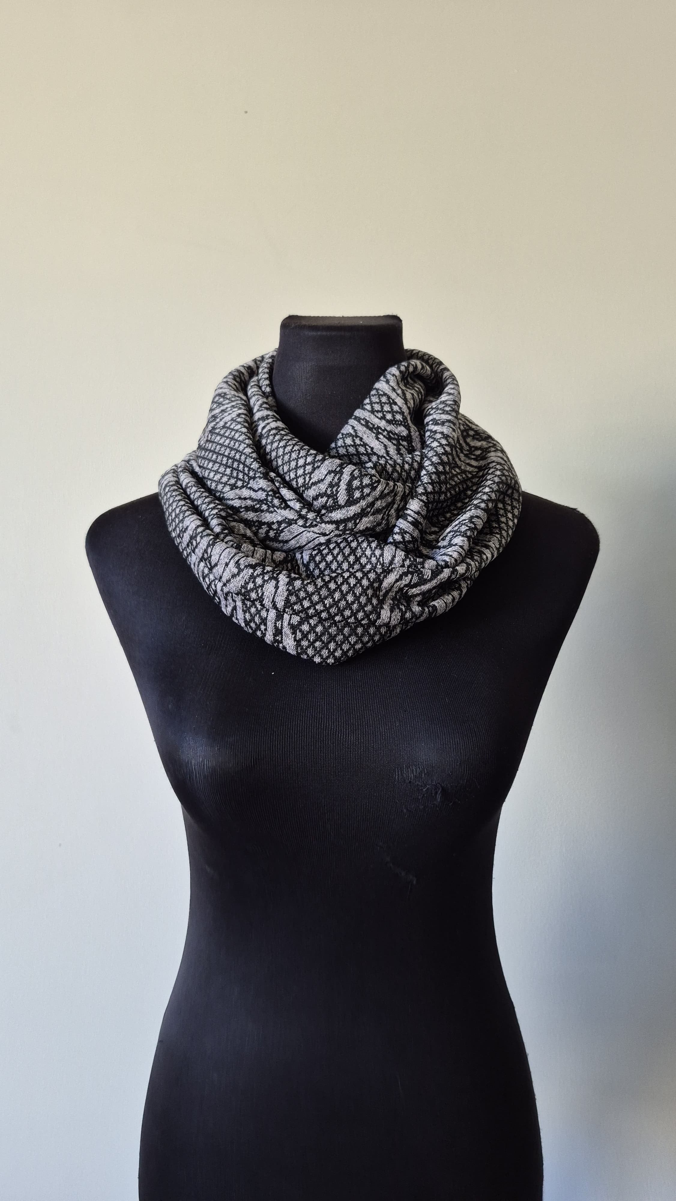 Grey & Black Patterned Snood