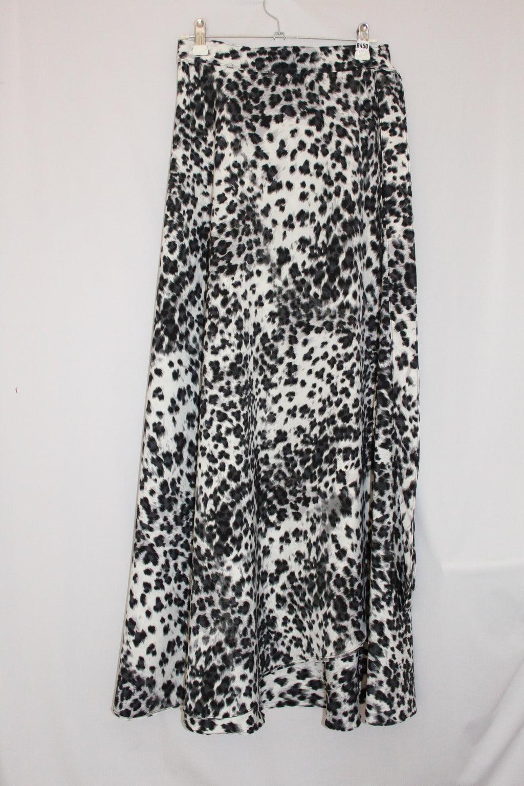 Black & White Leopard Print